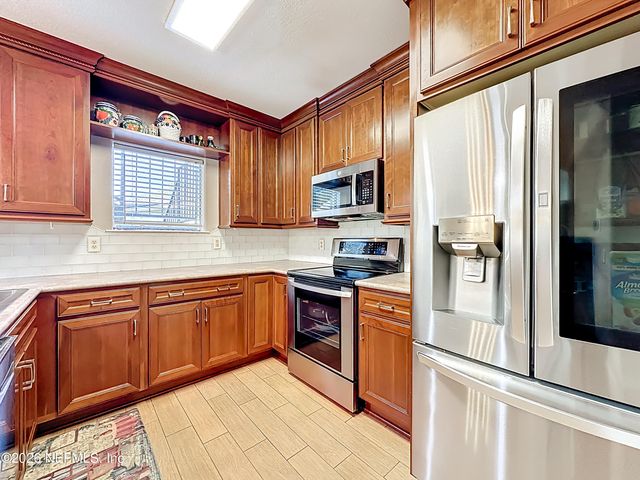 1800 THE GREENS Way 1801, Jacksonville Beach, FL 32250