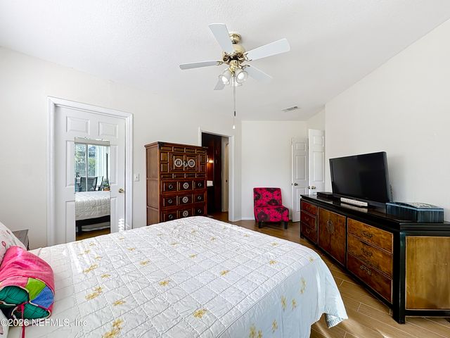 1800 THE GREENS Way 1801, Jacksonville Beach, FL 32250