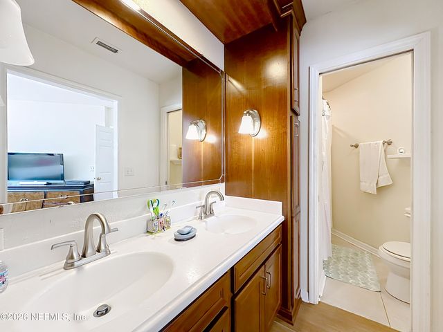 1800 THE GREENS Way 1801, Jacksonville Beach, FL 32250