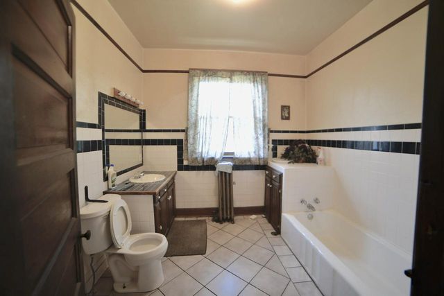 2134 N 28th STREET, Milwaukee, WI 53208