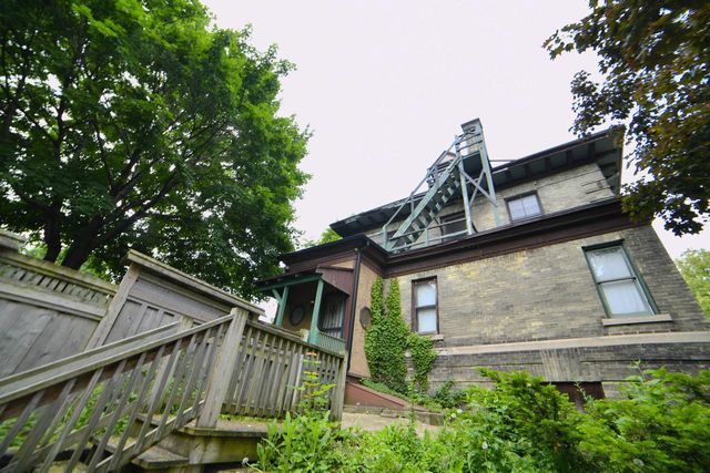 2134 N 28th STREET, Milwaukee, WI 53208