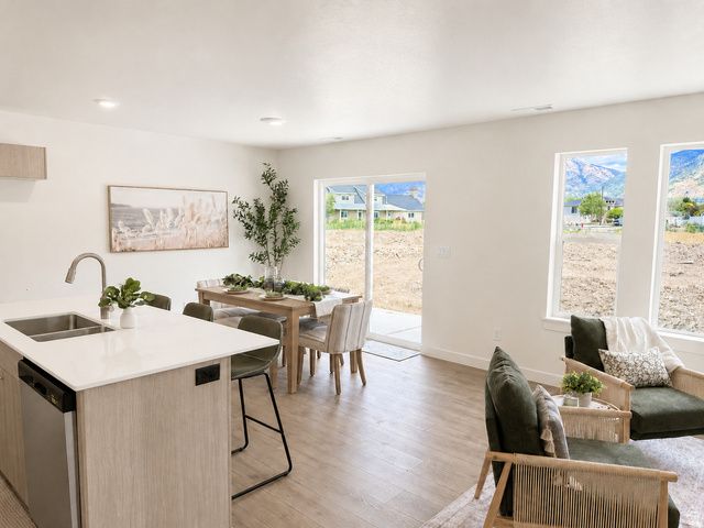1058 N SUMMIT VIEW DR, Harrisville, UT 84404
