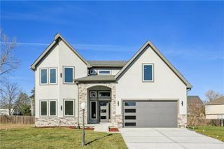 2116 Chateau Place, Raymore, MO 64083