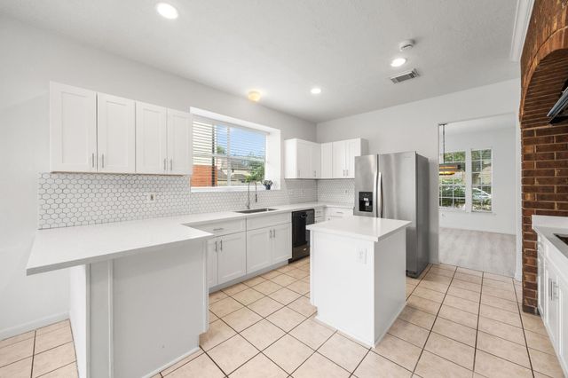 211 Aberdeen Street, Stafford, TX 77477