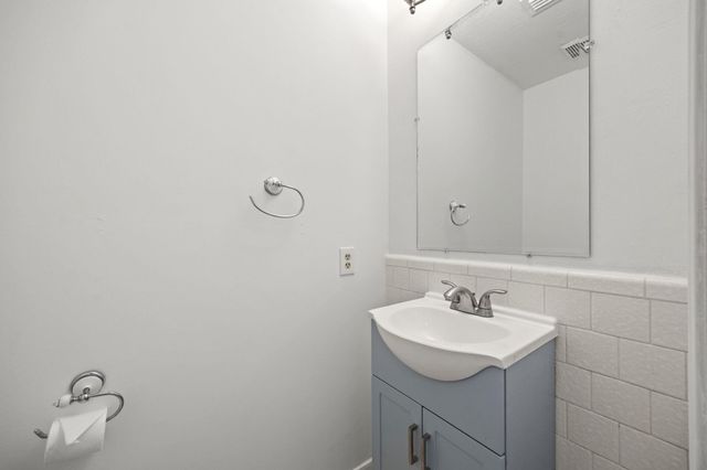 211 Aberdeen Street, Stafford, TX 77477