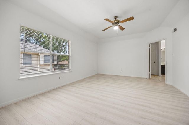 211 Aberdeen Street, Stafford, TX 77477