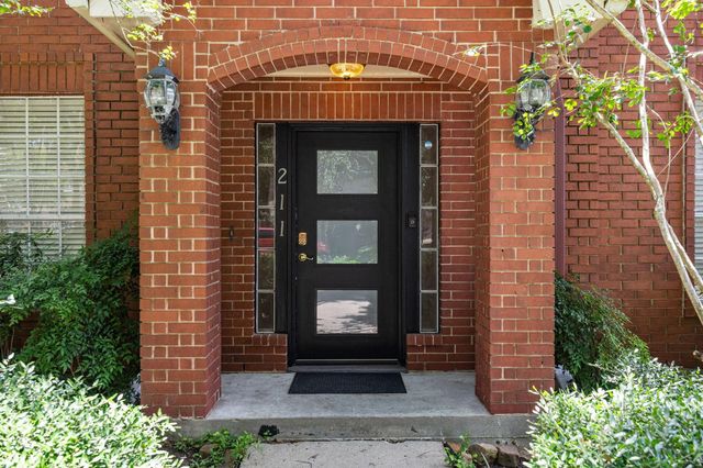211 Aberdeen Street, Stafford, TX 77477