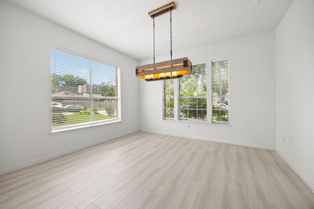 211 Aberdeen Street, Stafford, TX 77477