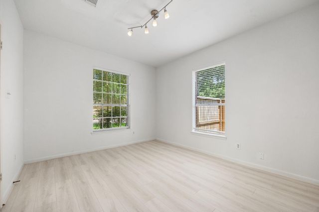 211 Aberdeen Street, Stafford, TX 77477
