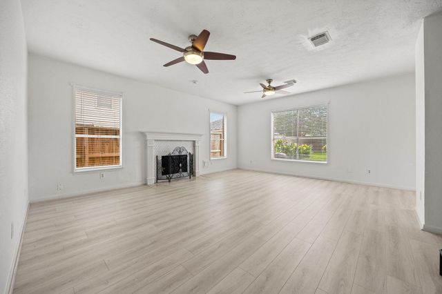 211 Aberdeen Street, Stafford, TX 77477