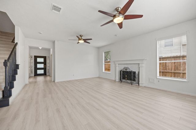 211 Aberdeen Street, Stafford, TX 77477