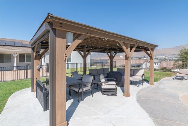 4714 Laurel Ridge, Jurupa Valley, CA 92509