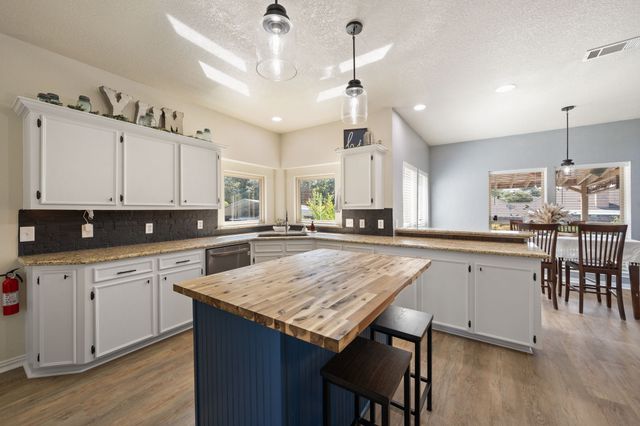 1907 Clearview Drive, Ennis, TX 75119