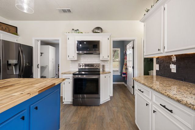 1907 Clearview Drive, Ennis, TX 75119