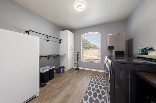 1907 Clearview Drive, Ennis, TX 75119