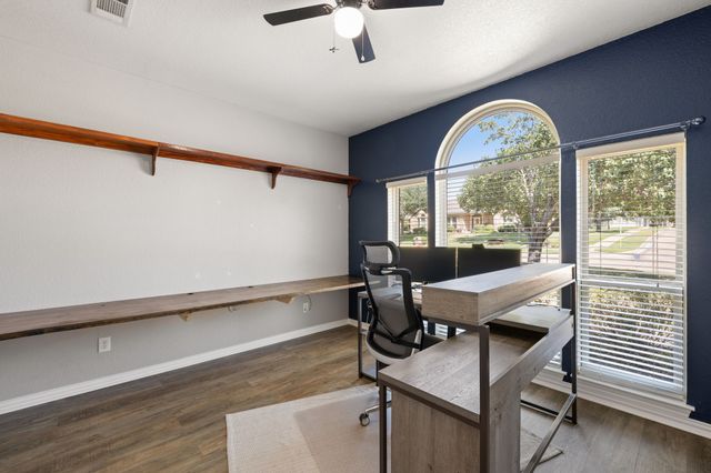 1907 Clearview Drive, Ennis, TX 75119