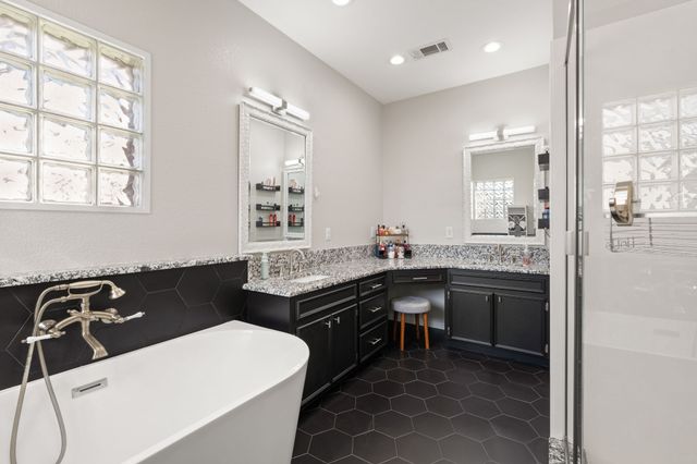 1907 Clearview Drive, Ennis, TX 75119