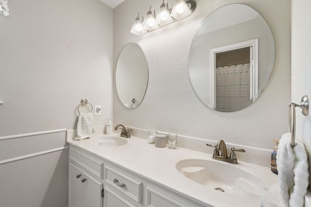 1907 Clearview Drive, Ennis, TX 75119