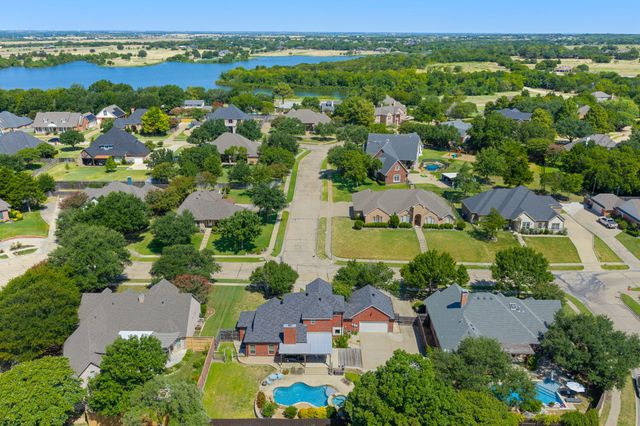 1907 Clearview Drive, Ennis, TX 75119