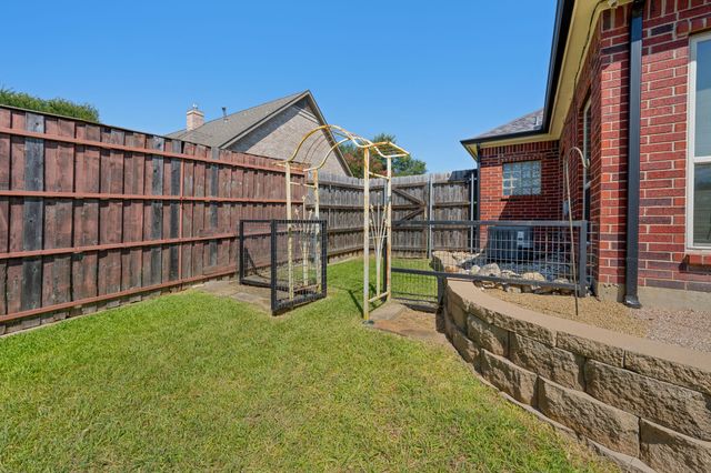 1907 Clearview Drive, Ennis, TX 75119
