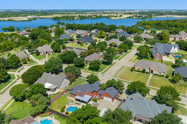 1907 Clearview Drive, Ennis, TX 75119