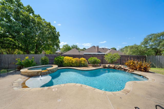 1907 Clearview Drive, Ennis, TX 75119
