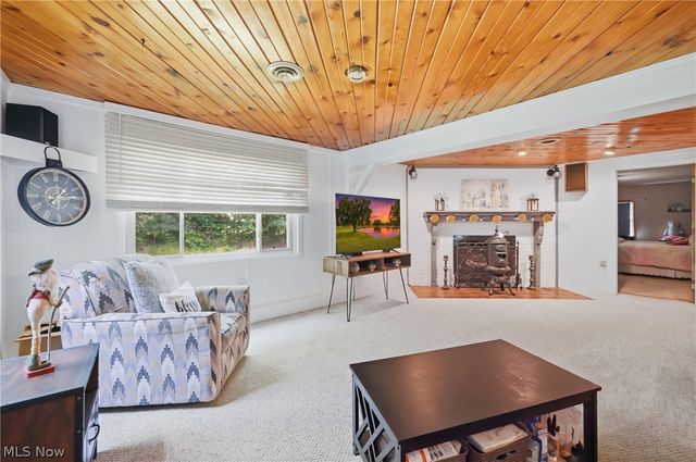 959 Beechwood Drive, Girard, OH 44420