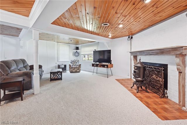 959 Beechwood Drive, Girard, OH 44420