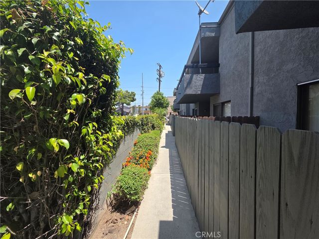 6911 Woodley 106, Van Nuys, CA 91406