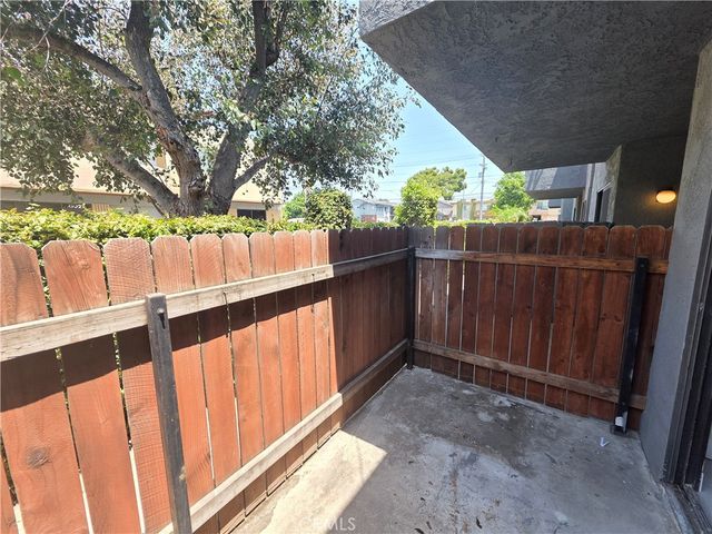 6911 Woodley 106, Van Nuys, CA 91406