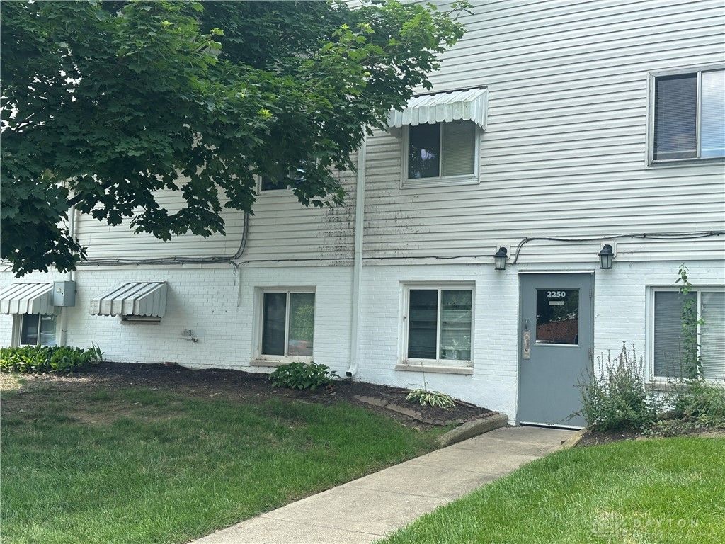 2250 Coach Drive B, Dayton, OH 45440
