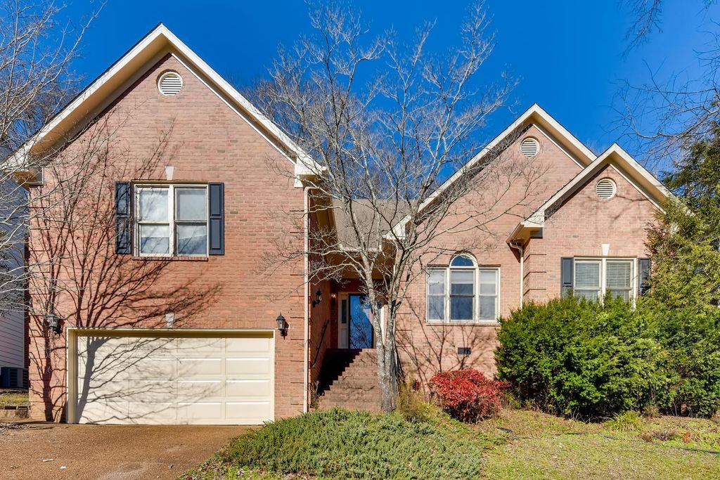 8449 Indian Hills Dr, Nashville, TN 37221