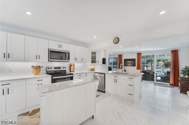 9 Fairview BLVD, Fort Myers Beach, FL 33931