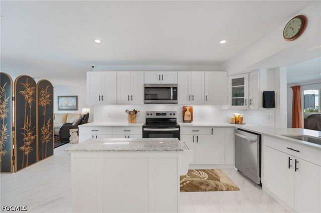 9 Fairview BLVD, Fort Myers Beach, FL 33931