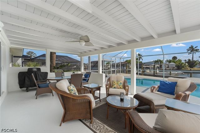 9 Fairview BLVD, Fort Myers Beach, FL 33931