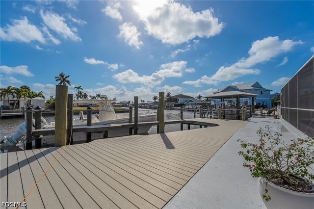 9 Fairview BLVD, Fort Myers Beach, FL 33931