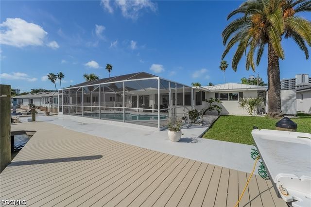 9 Fairview BLVD, Fort Myers Beach, FL 33931
