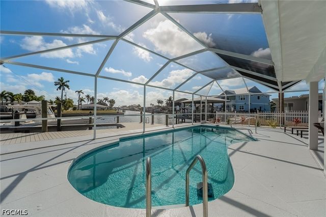 9 Fairview BLVD, Fort Myers Beach, FL 33931