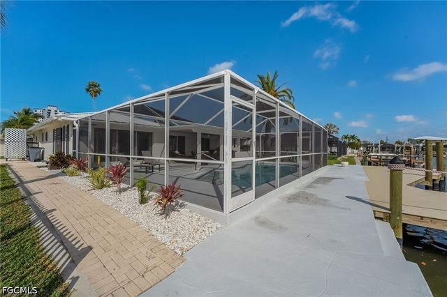9 Fairview BLVD, Fort Myers Beach, FL 33931