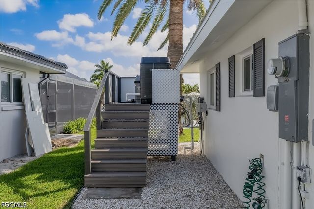 9 Fairview BLVD, Fort Myers Beach, FL 33931