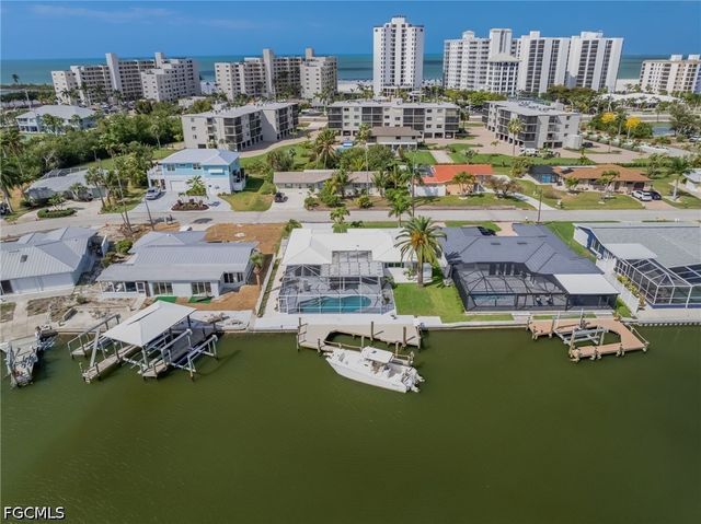 9 Fairview BLVD, Fort Myers Beach, FL 33931