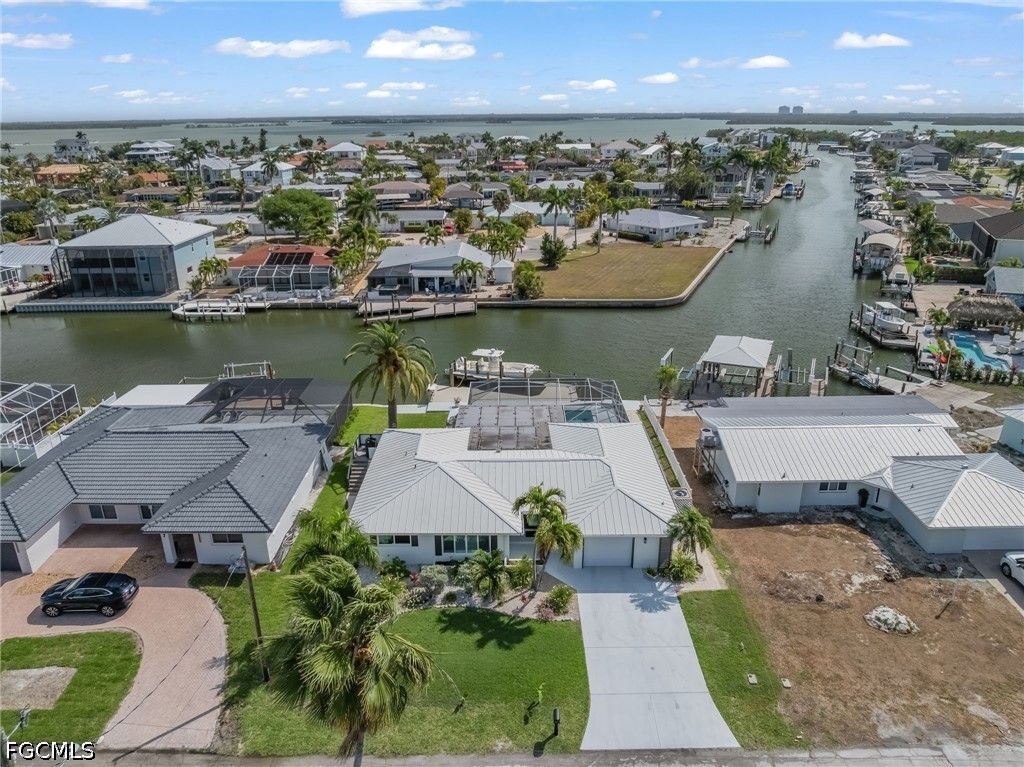 9 Fairview BLVD, Fort Myers Beach, FL 33931