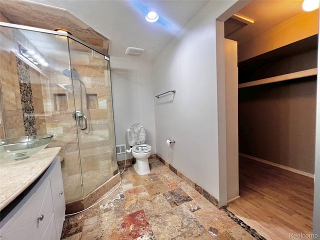 35467 Heritage Lane, Farmington, MI 48335