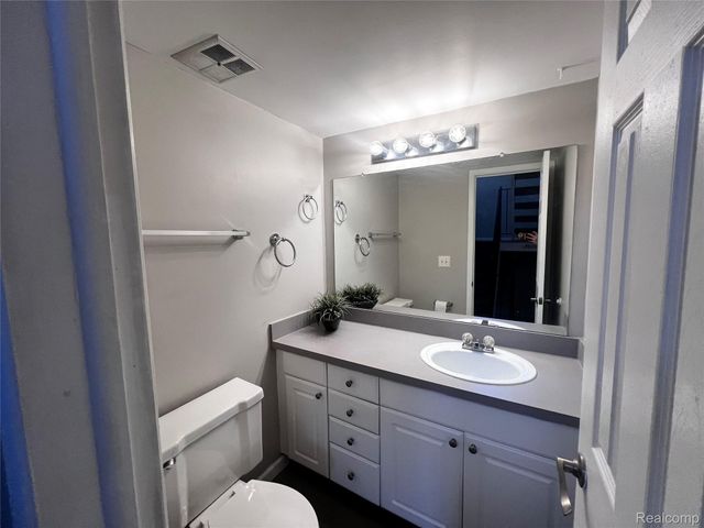 35467 Heritage Lane, Farmington, MI 48335