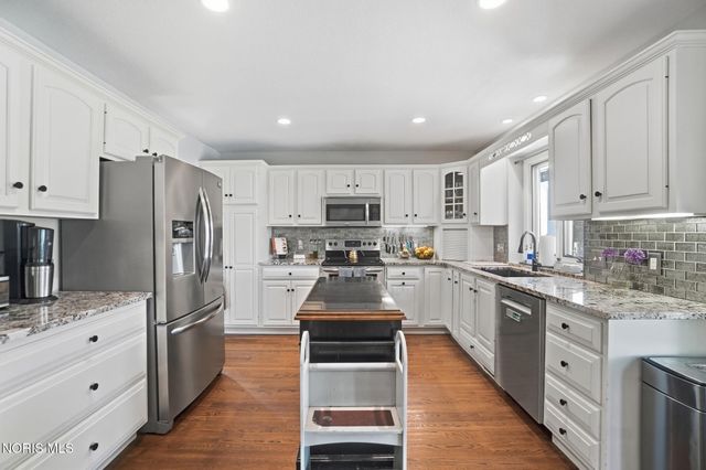 5065 Green Spruce Drive, Sylvania, OH 43560