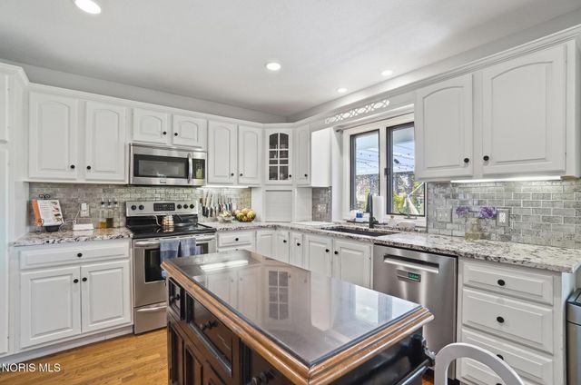 5065 Green Spruce Drive, Sylvania, OH 43560