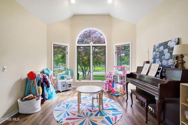 5065 Green Spruce Drive, Sylvania, OH 43560