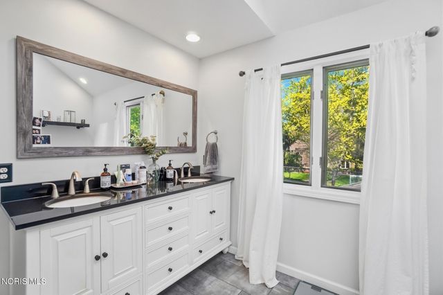 5065 Green Spruce Drive, Sylvania, OH 43560