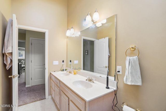 5065 Green Spruce Drive, Sylvania, OH 43560