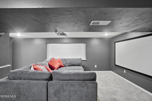 5065 Green Spruce Drive, Sylvania, OH 43560